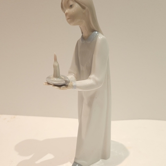 Liadro Girl with Candle - Picture 1 of 8